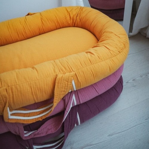Kokon gniazdko dla niemowlaka Newborn Nest muślin Lavender Hi Little One