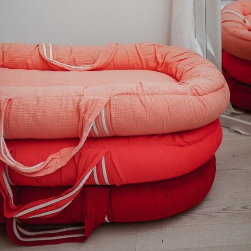 Kokon gniazdko Newborn Nest muślin Strawberry Hi Little One