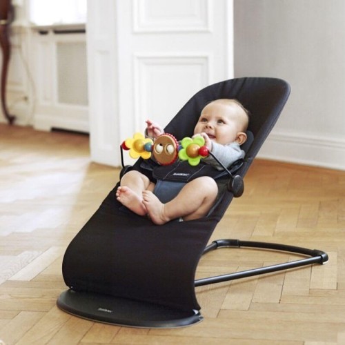 Leżaczek z zabawką BabyBjorn