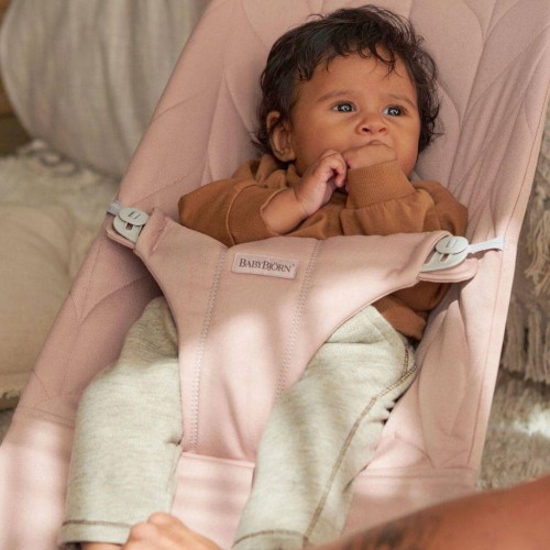 Leżaczek Bliss Cotton Petal Quilt zgaszony róż BabyBjorn