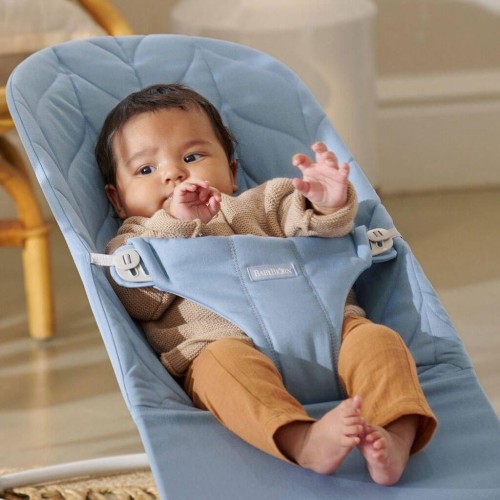 Leżaczek Bliss Cotton Petal Quilt niebieski BabyBjorn