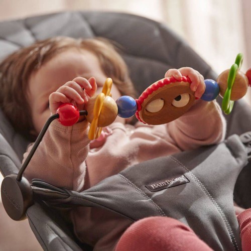 Leżaczek Bliss Cotton Petal Quilt antracyt+ zabawka Balance Googly Eyes BabyBjorn