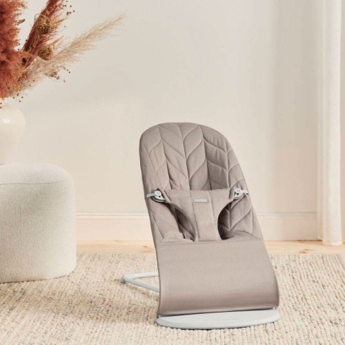 Leżaczek Bliss Cotton Petal Quilt piaskowy szary BabyBjorn