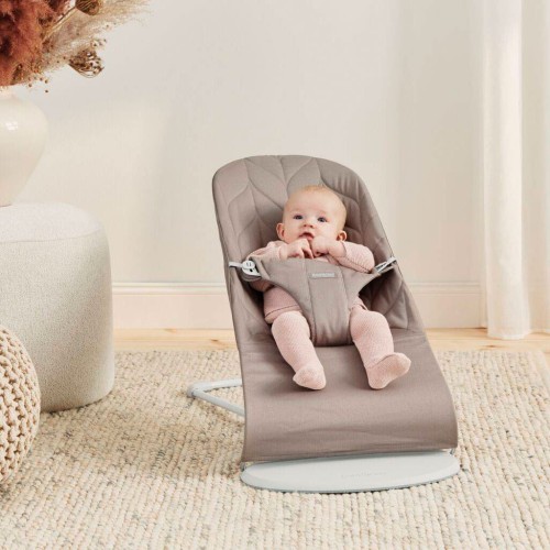 Leżaczek Bliss Cotton Petal Quilt piaskowy szary BabyBjorn