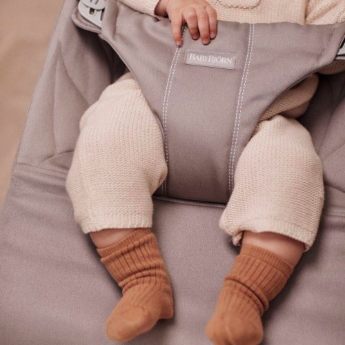 Leżaczek Bliss Cotton Petal Quilt piaskowy szary BabyBjorn