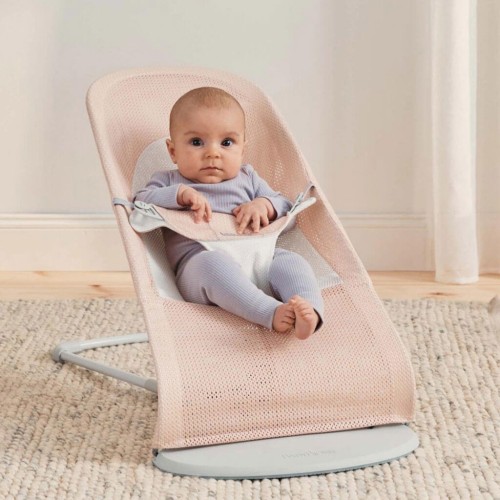 Leżaczek Balance Soft Mesh różowo biały BabyBjorn