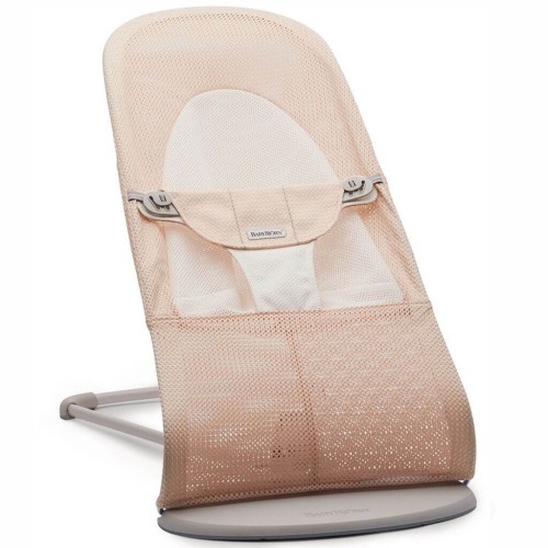 Leżaczek Balance Soft Mesh różowo biały BabyBjorn