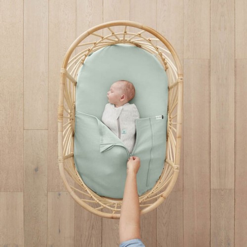 Kołderka nakładana na materac do kosza Mojżesza sage ergoPouch