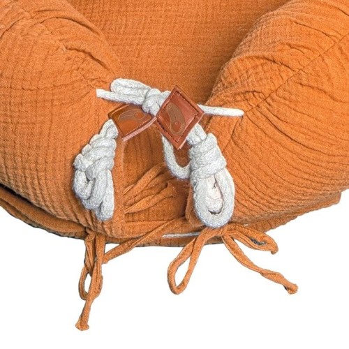 hi-little-one-kokon-gniazdko-dla-noworodka-z-organicznego-oddychajacego-bio-muslinu-gots-newborn-nest-pumpkin.jpg